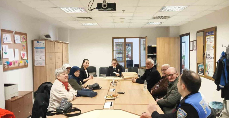 Huzurevi Sakinlerinden Polis Teşkilatına Anlamlı Ziyaret