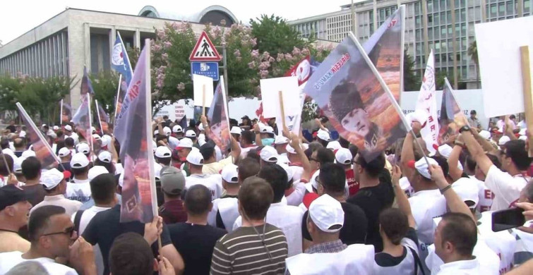 İBB personeli özlük ve sosyal hakları için Saraçhane'de toplandı