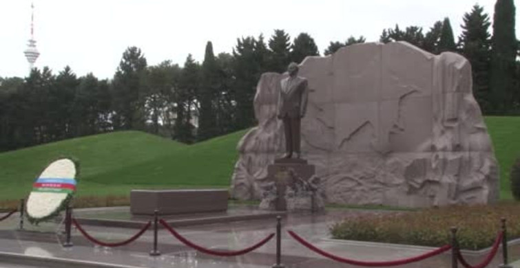 İçişleri Bakanı Çiftçi Bakü'de Şehitlik Ziyareti Gerçekleştirdi