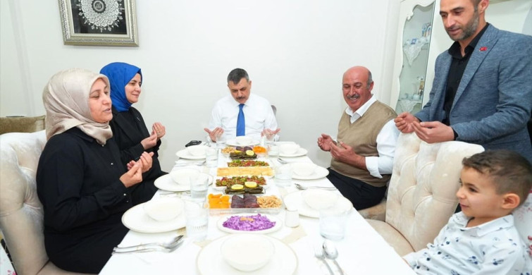 İçişleri Bakanı Çiftçi, Şehit Ailesine İftar Verdi