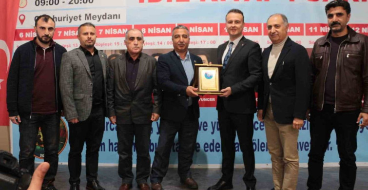 İdil Kaymakamı Adıgüzel'e Sağlık-Sen'den Plaket