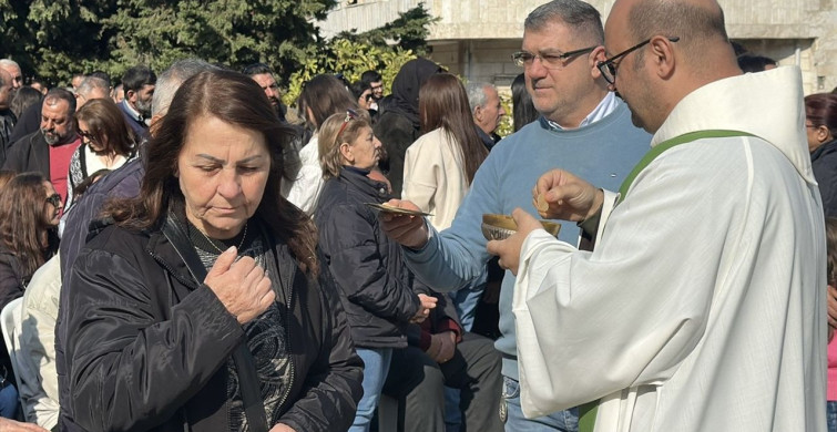 İdlib'de Hristiyan Ailelerin 14 Yıl Aradan Sonra İbadeti