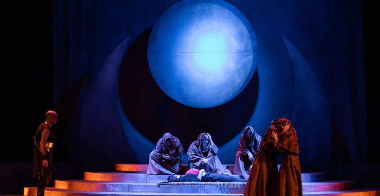 İDOB'da 'Tehlikeli Oyun' ve 'Deli Dumrul' Dünya Prömiyeri Yapıyor