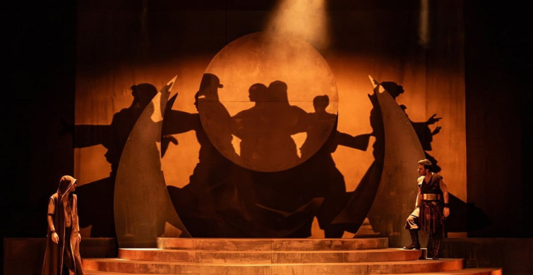 İDOB'un Dünya Prömiyeri: 'Deli Dumrul' ve 'Tehlikeli Oyun'