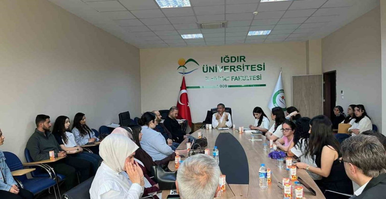 Iğdır Üniversitesi'nde Kitap Tahlili Etkinliği