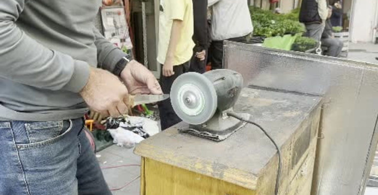 Iğdır'da Bayram Öncesi Bıçak Bileyicileri Yoğun Mesai Yapıyor