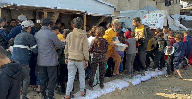 İHH Antalya Ekibi Gazze'de İnsani Yardımda Bulundu