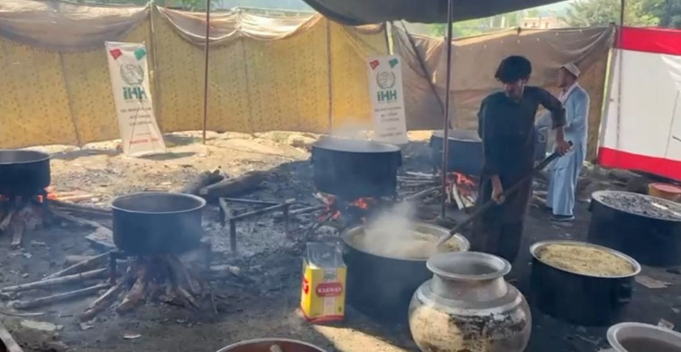 İHH Pakistan'daki Sel Mağdurlarına Destek Oluyor
