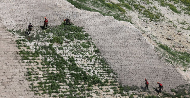 İHH'dan Halep Kalesi'nde Temizlik Hareketi