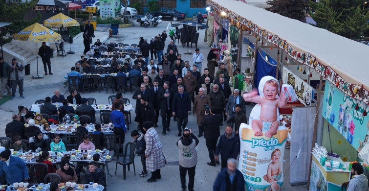 İHH'nın Şam'daki İftar Programında Yetimlere Destek