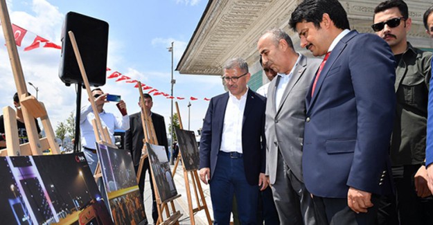 İhlas Haber Ajansı Üsküdar Meydanında 15 Temmuz Sergisi Gerçekleştirdi