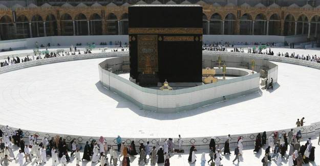 İhram Kıyafetine Maske Zorunluluğu: Hac Yolculuğu Yeniden Başlıyor