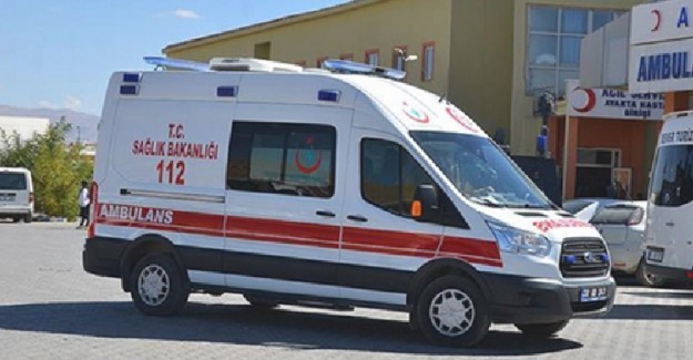 İki Otomobil Çarpıştı: 8 Yaralı