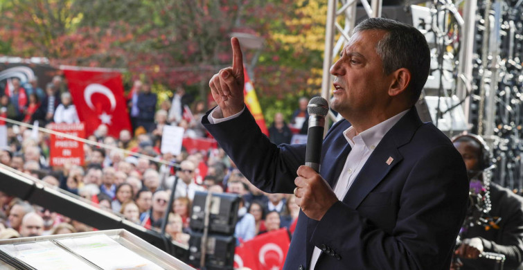 İktidar'ı Brüksel'de Eleştirdi: Özgür Özel’den Avrupa meydanında tartışmalı çıkış