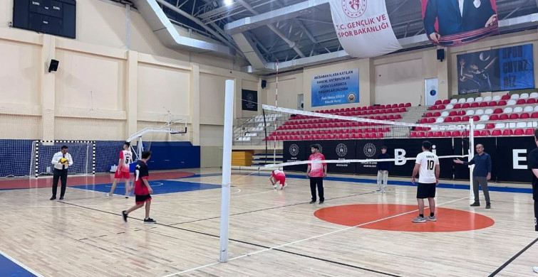 İl Müdürü Nejat İlhan, Çocuklarla Voleybol Oynadı