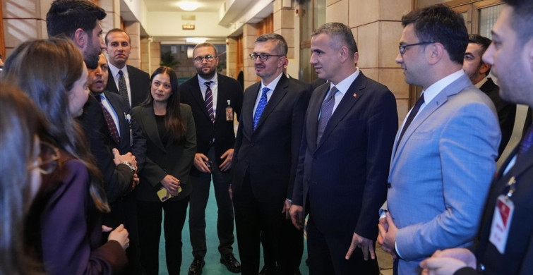 İletişim Başkanı Duran'dan Parlamento Muhabirlerine Ziyaret