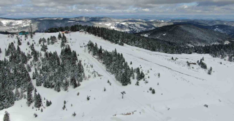 Ilgaz Dağı'nda Nisan'da Kışı Anımsatan Kar Manzarası
