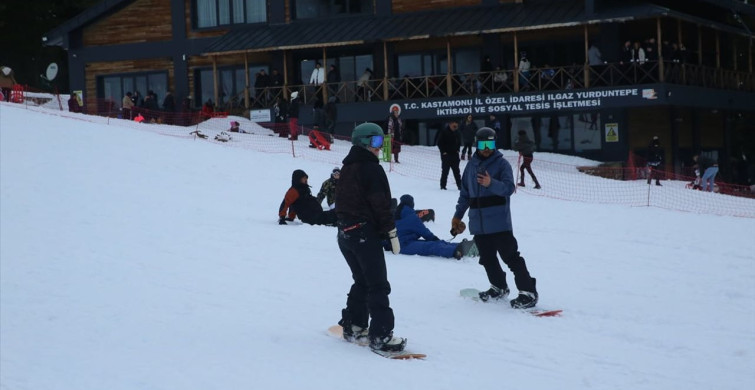 Ilgaz Yurduntepe Kayak Merkezi'nde Hafta Sonu Yoğunluğu
