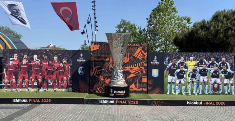 İlhan Mansız UEFA Avrupa Ligi Kupasını Beşiktaş Meydanı'na Getirdi
