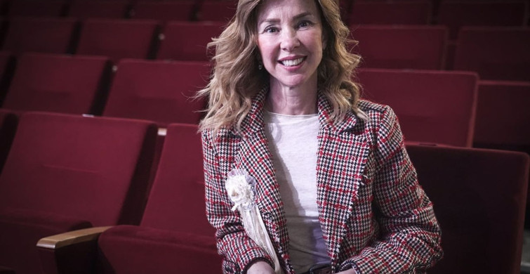 İnci Türkay, Tek Kişilik 'Liste' Oyununun Türkiye Prömiyerini Yaptı