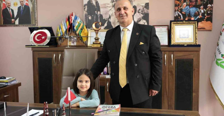 İncirliova Belediye Başkanı Aytekin Kaya, Öğrenci Sare'nin Ödevine Destek Verdi