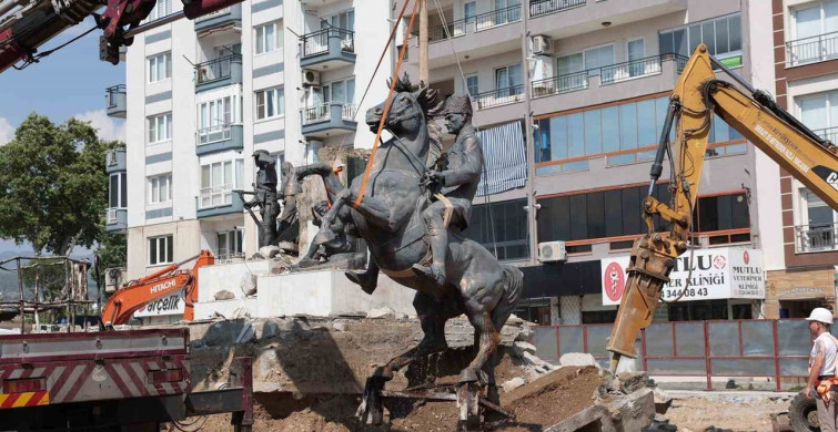 İncirliova'da Atatürk Heykeli Koruma Altında