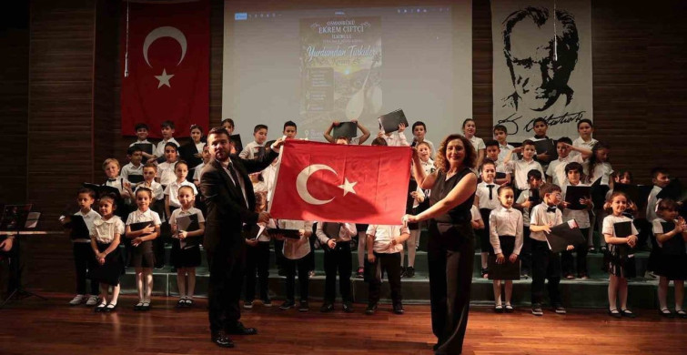 İncirliova'da Minik Seslerden Duygu Dolu Türkü Şöleni