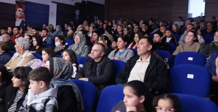 İncirliova'da Yoğun İlgiyle 'Kader Böyleymiş' Tiyatrosu Sahnelendi