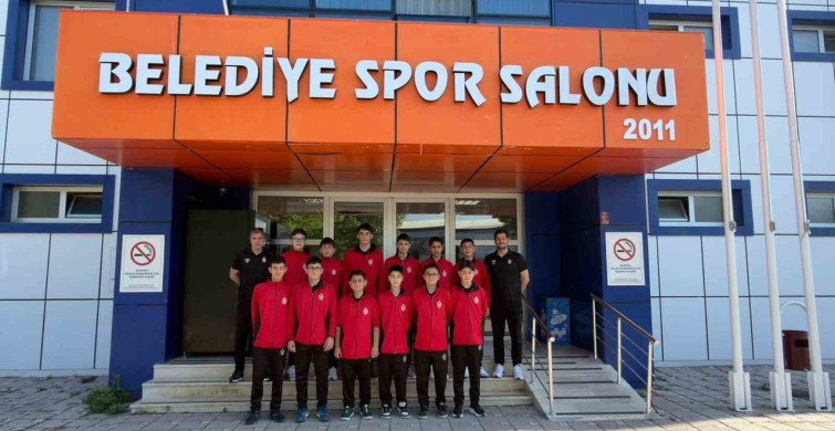 İnegöl Belediyespor Midi Erkekler Voleybol Takımı Türkiye Şampiyonası'nda