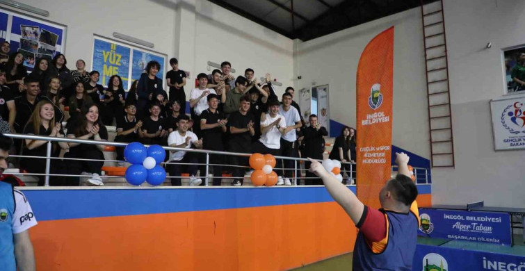 İnegöl'de Engelsiz Kalpler Futsal Turnuvası Coşkusu Yaşandı