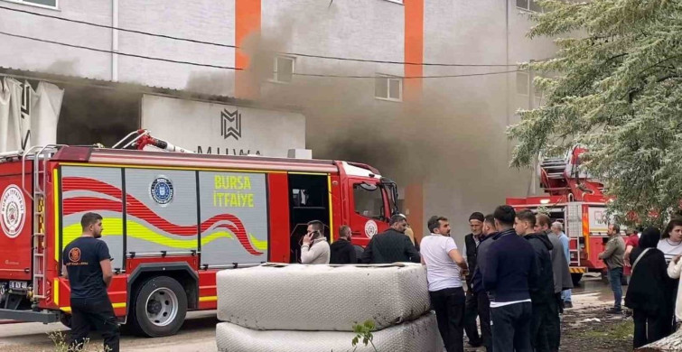 İnegöl'de Koltuk Fabrikasında Yangın