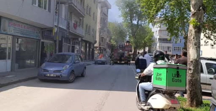 İnegöl'de Park Halindeki Araçta Yangın Çıktı