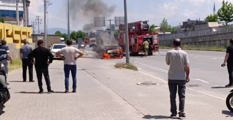 İnegöl'de Seyir Halindeki Otomobil Alev Alev Yandı