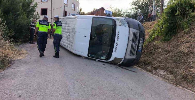 İnegöl'de tarım işçilerini taşıyan servis devrildi, 6 işçi yaralandı