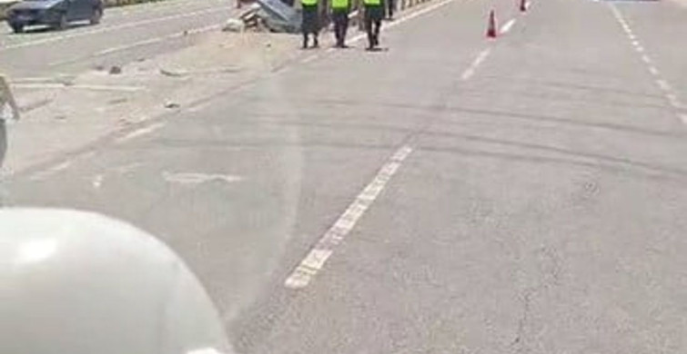 İnegöl'de trafik kazası: İki araç orta refüje saplandı