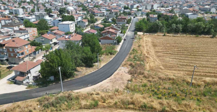 İnegöl’de Zambak Caddesi asfalt kaplama çalışmaları sürüyor
