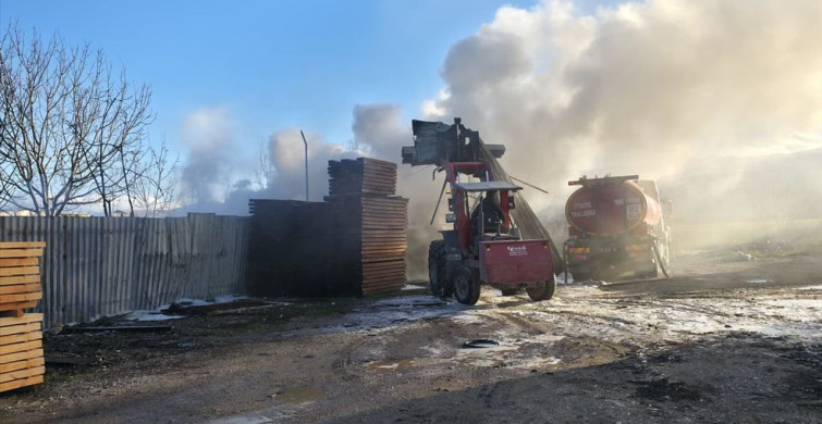 İnegöl'deki Hurdalıkta Yangın Paniği