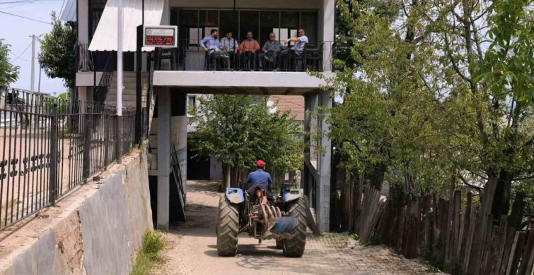İnegöl'ün Eşsiz Mahalle Konağı: Altında Geçen Yol ile Dikkat Çekiyor