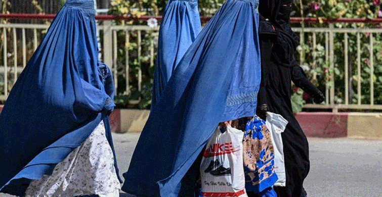 İngiliz Askerleri Burka Giyerek Kaçtı