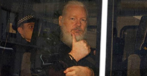 İngiliz Milletvekilleri Assange'ın İsveç'e İade Edilmesini Talep Etti