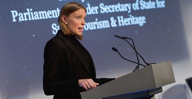İngiltere Spor Bakanı Tracey Crouch Görevini Bıraktı!