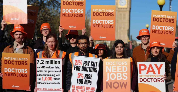 İngiltere'de Asistan Doktorlardan 6 Günlük Grev Başladı