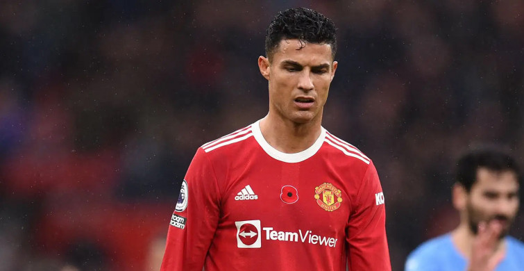 İngiltere'de Brentford - Manchester United Maçı Koronavirüs Nedeniyle Ertelendi!