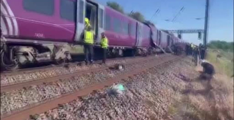İngiltere'de iki yolcu treni çarpıştı: Yaralılar var
