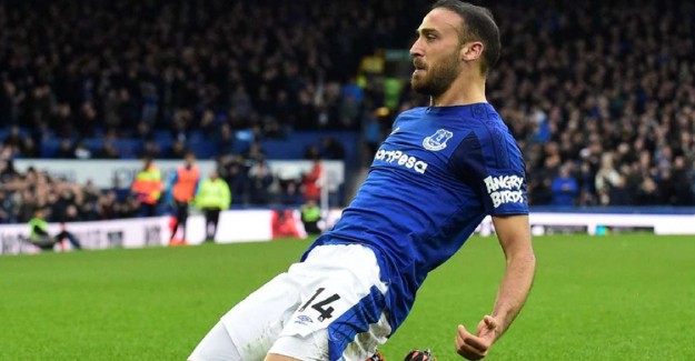 İngiltere'deki Gururumuz Cenk Tosun'dan Açıklama! Ay Yıldızlı Bayrağı Temsil Ediyorum