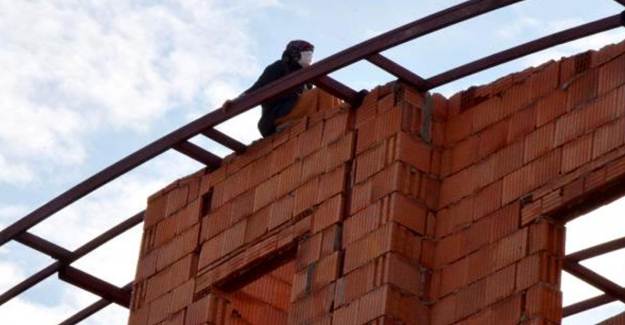 İnşaata Daire Gezme Bahanesiyle Girip İntihara Kalkıştı