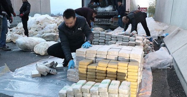 İpsala Sınır Kapısı'nda Zehir Tacirlerine Büyük Darbe! Tam 1,5 Ton