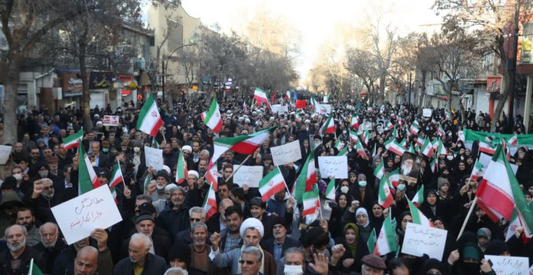 İran Kaynıyor: Protestolar 27 Eyalete Yayıldı