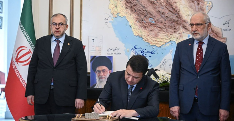 İran Lideri Hamaney İçin Taziye Defteri Açıldı