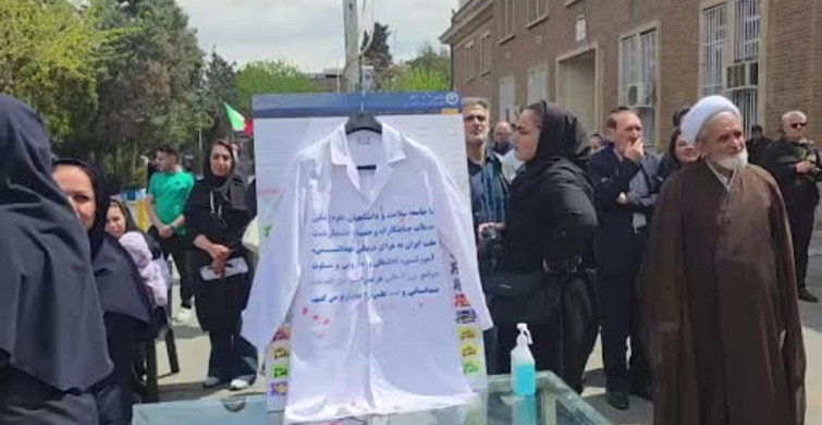 İran’da ABD-İsrail Saldırılarına Protesto